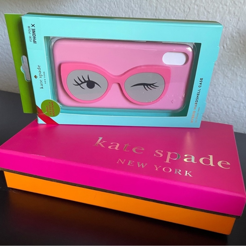 Kate Spade iphoneX Winking
Eye Case